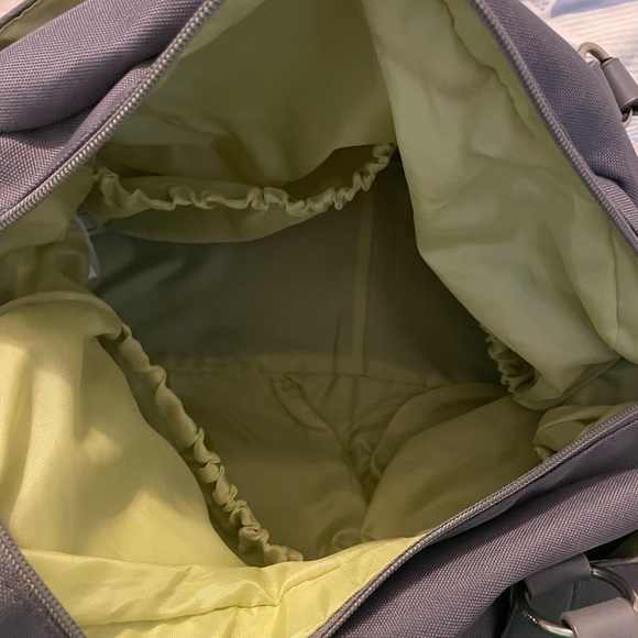 J.J. Cole Satchel Diaper Bag with matching Changing Pad - Picture 2 of 4